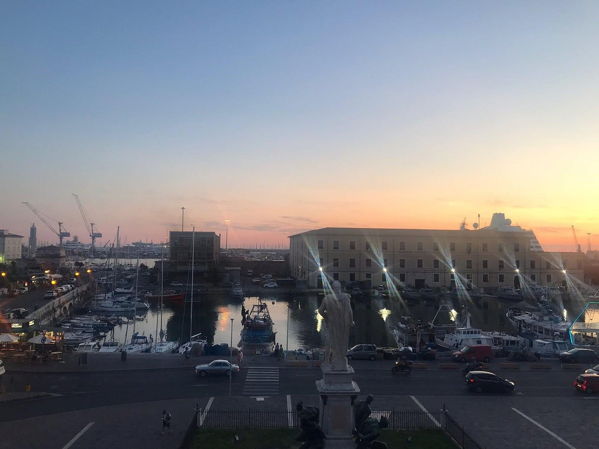 The Port Residence Ливорно Экстерьер фото